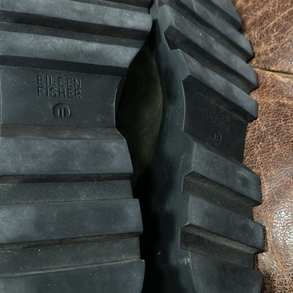 Size 11 EILEEN FISHER
Splash Wedge Chelsea Boot In Dk Khaki - Picture 3 of 5